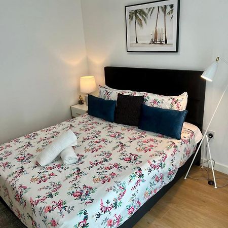 Spacious Urban Gem Apartment With Parking Bracknell Zewnętrze zdjęcie