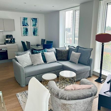 Spacious Urban Gem Apartment With Parking Bracknell Zewnętrze zdjęcie