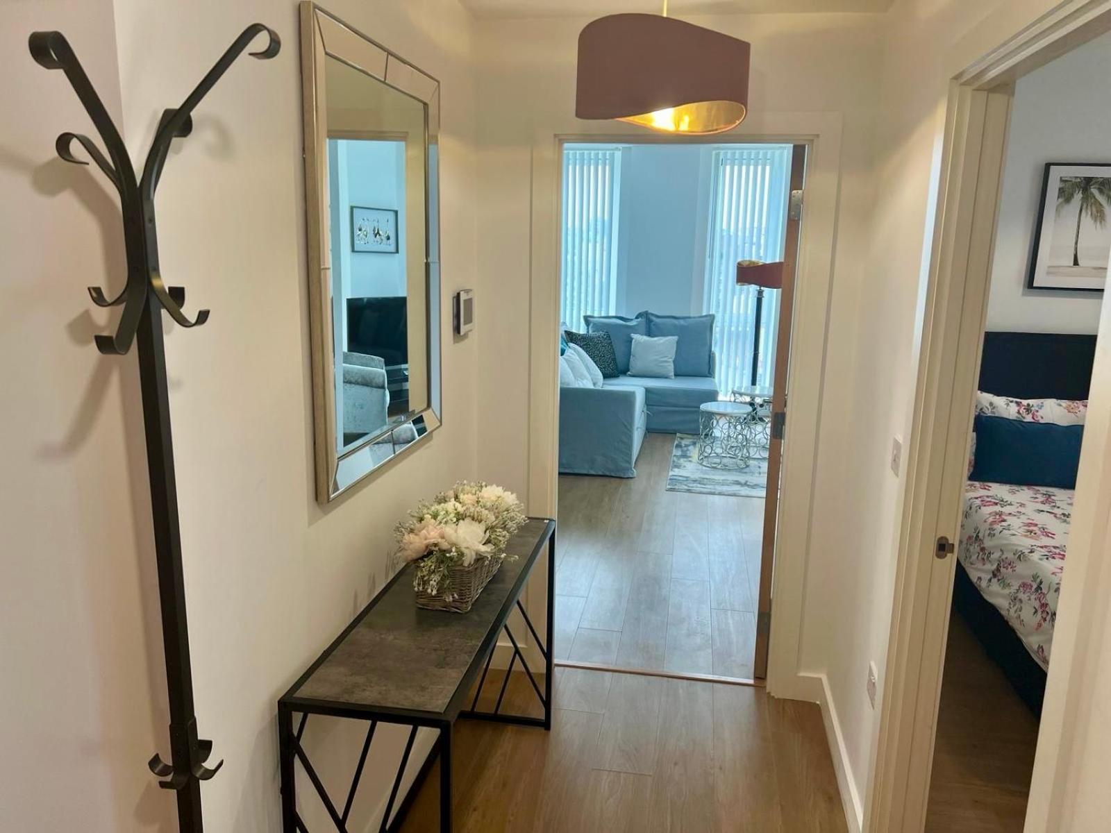 Spacious Urban Gem Apartment With Parking Bracknell Zewnętrze zdjęcie