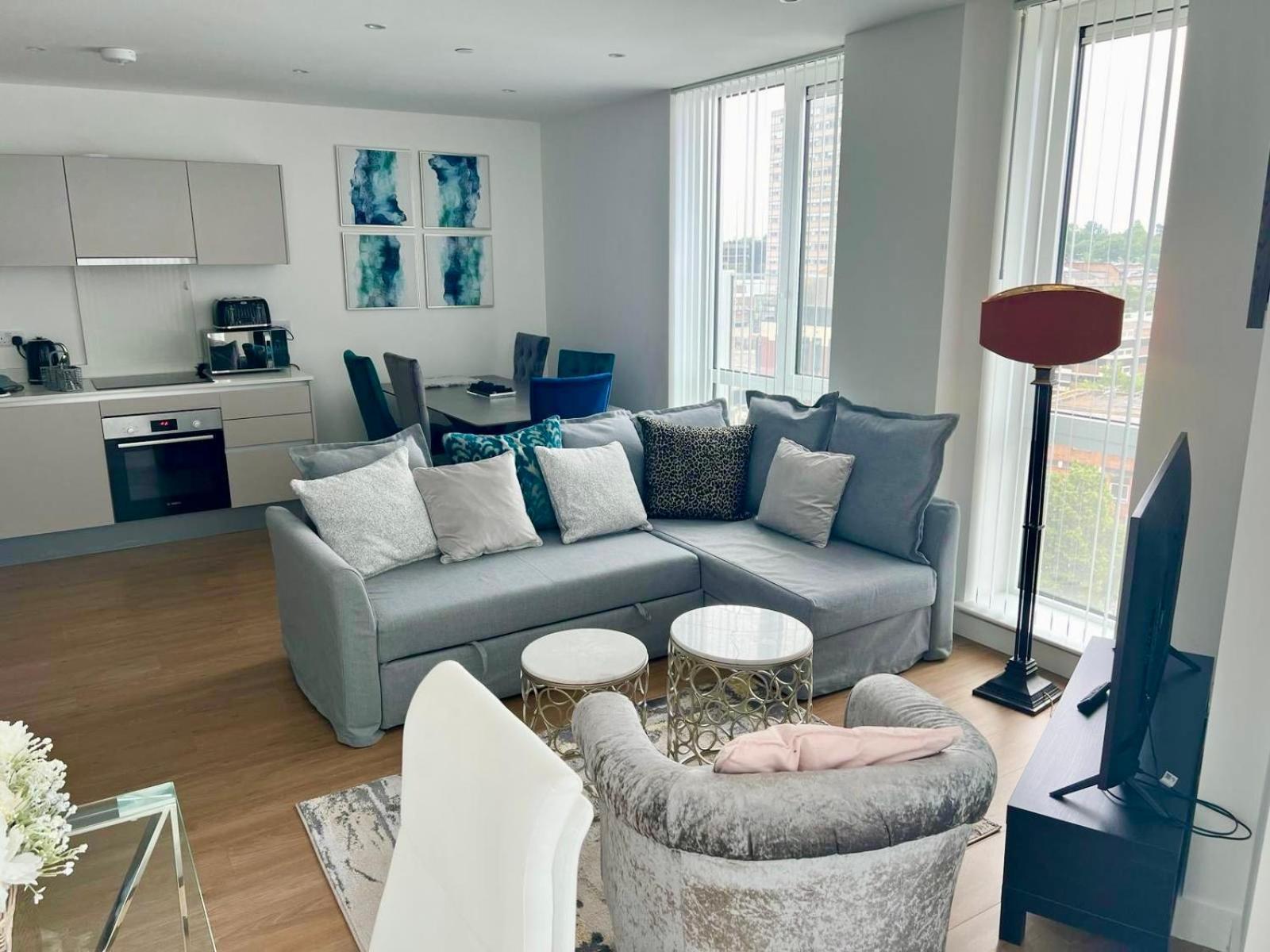 Spacious Urban Gem Apartment With Parking Bracknell Zewnętrze zdjęcie